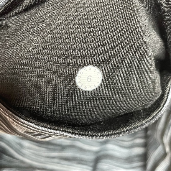 Lululemon Train Times 7/8 pants - Picture 5 of 5